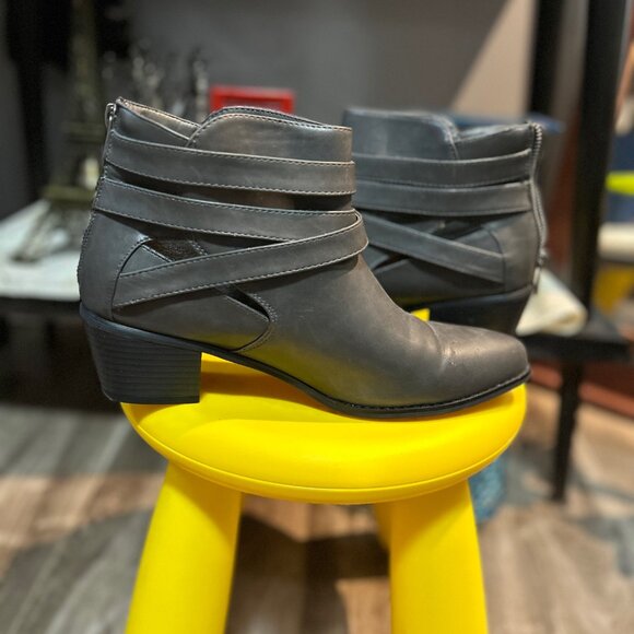JustFab Gray Ankle Boots - Picture 3 of 7